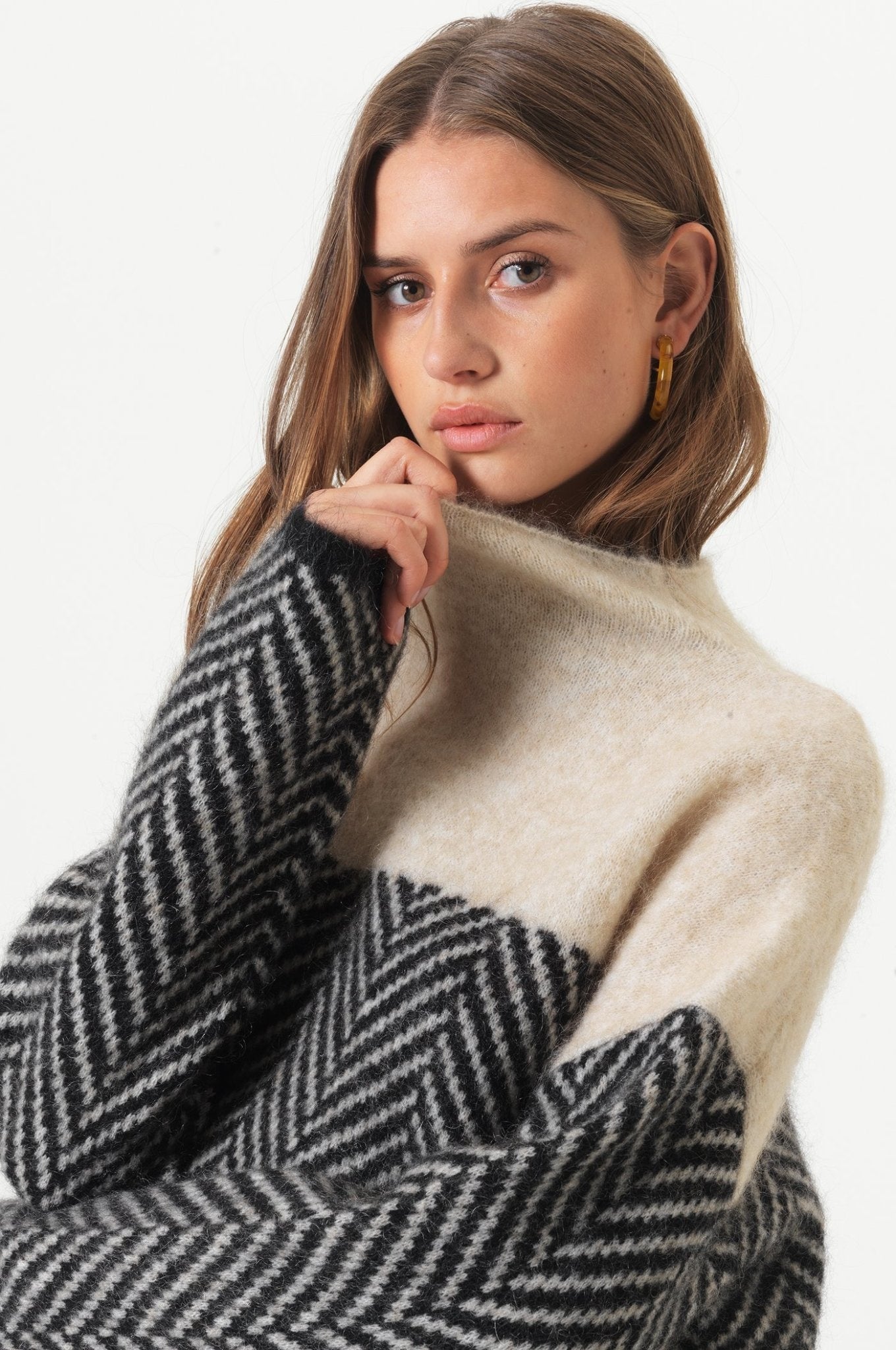 Monochrome Contrast Turtleneck Sweater - Herringbone Textured Knit Jumper
