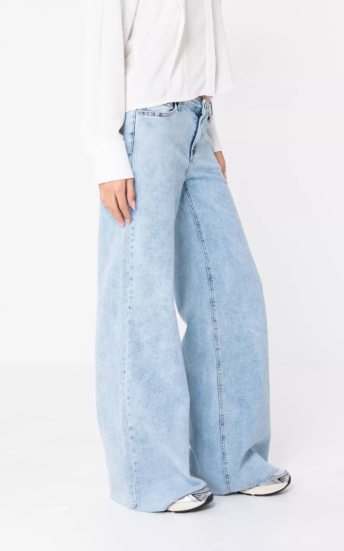 Low-rise jeans